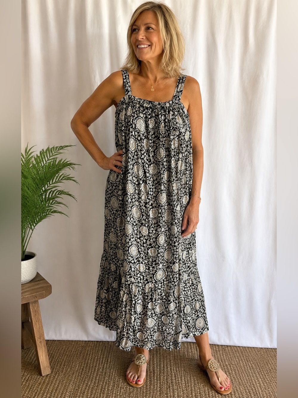 Old Navy Women’s Medium Black Floral Maxi Dress with Pockets